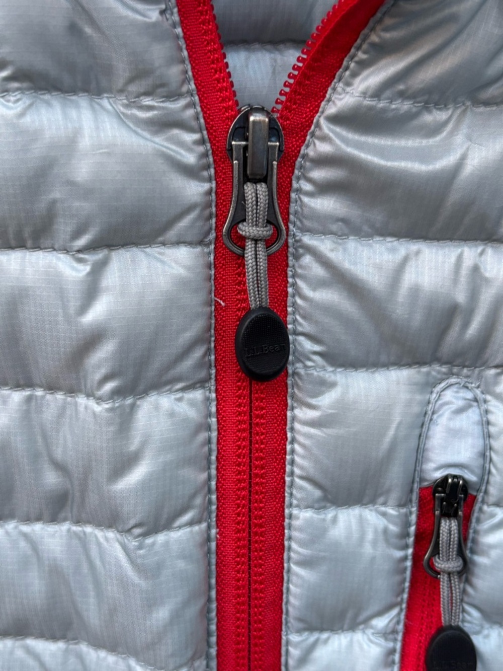 LL Bean Mens Ultralight 850 Down Jacket. Size XL. Color silver. - Picture 8 of 8